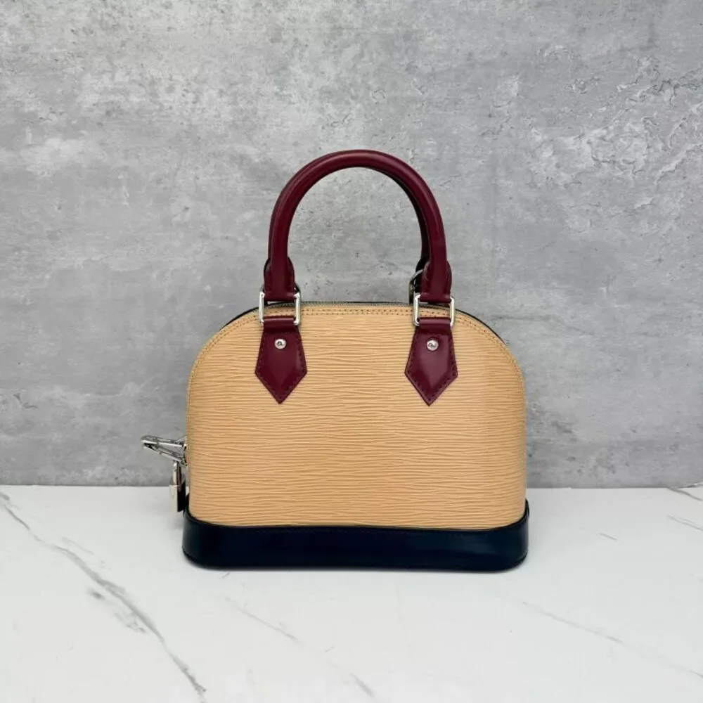 Louis Vuitton Women Pre-Loved Bag Very Good Condition